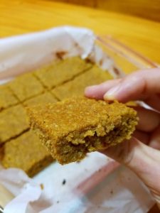 healthy pumpkin blondie bars